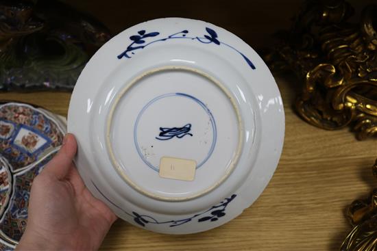 A pair of early 18th century Chinese blue and white plates Diameter 21cm